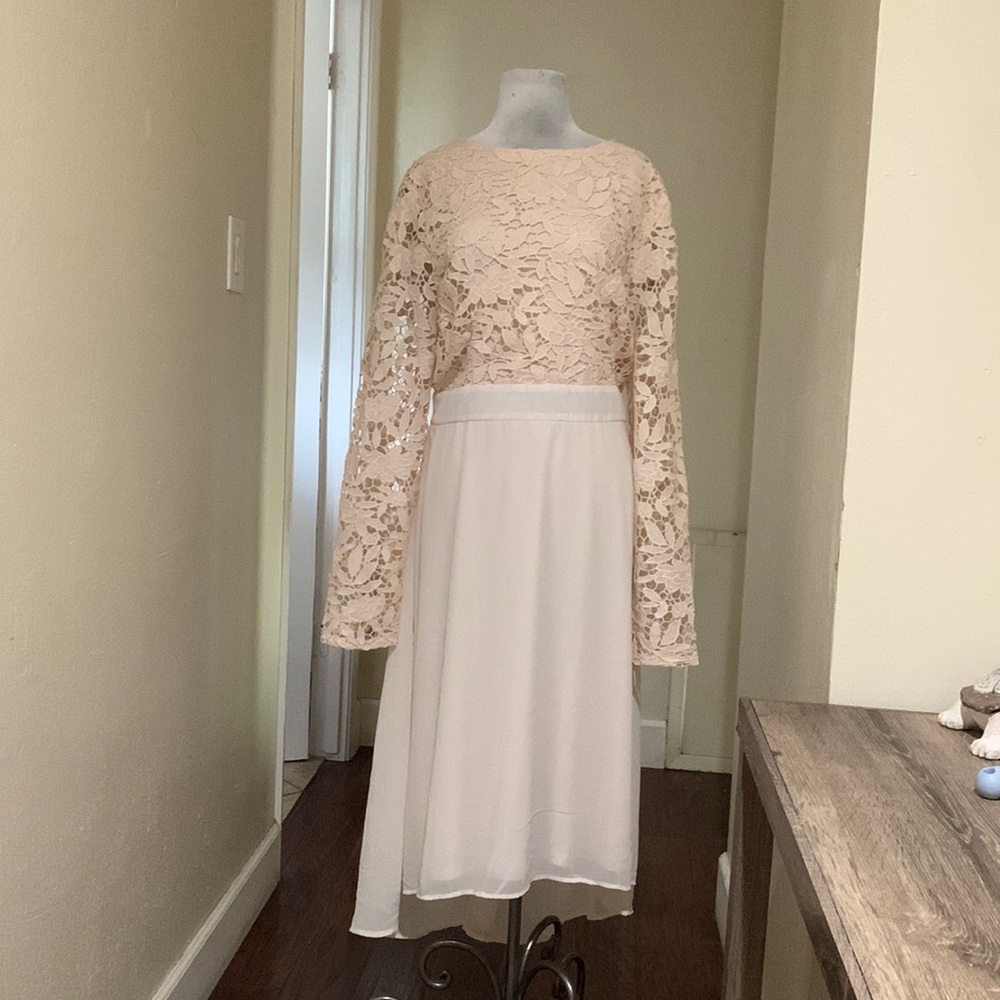 Womens Plus size boohoo wedding occasion dress in cream lace dress size. 22